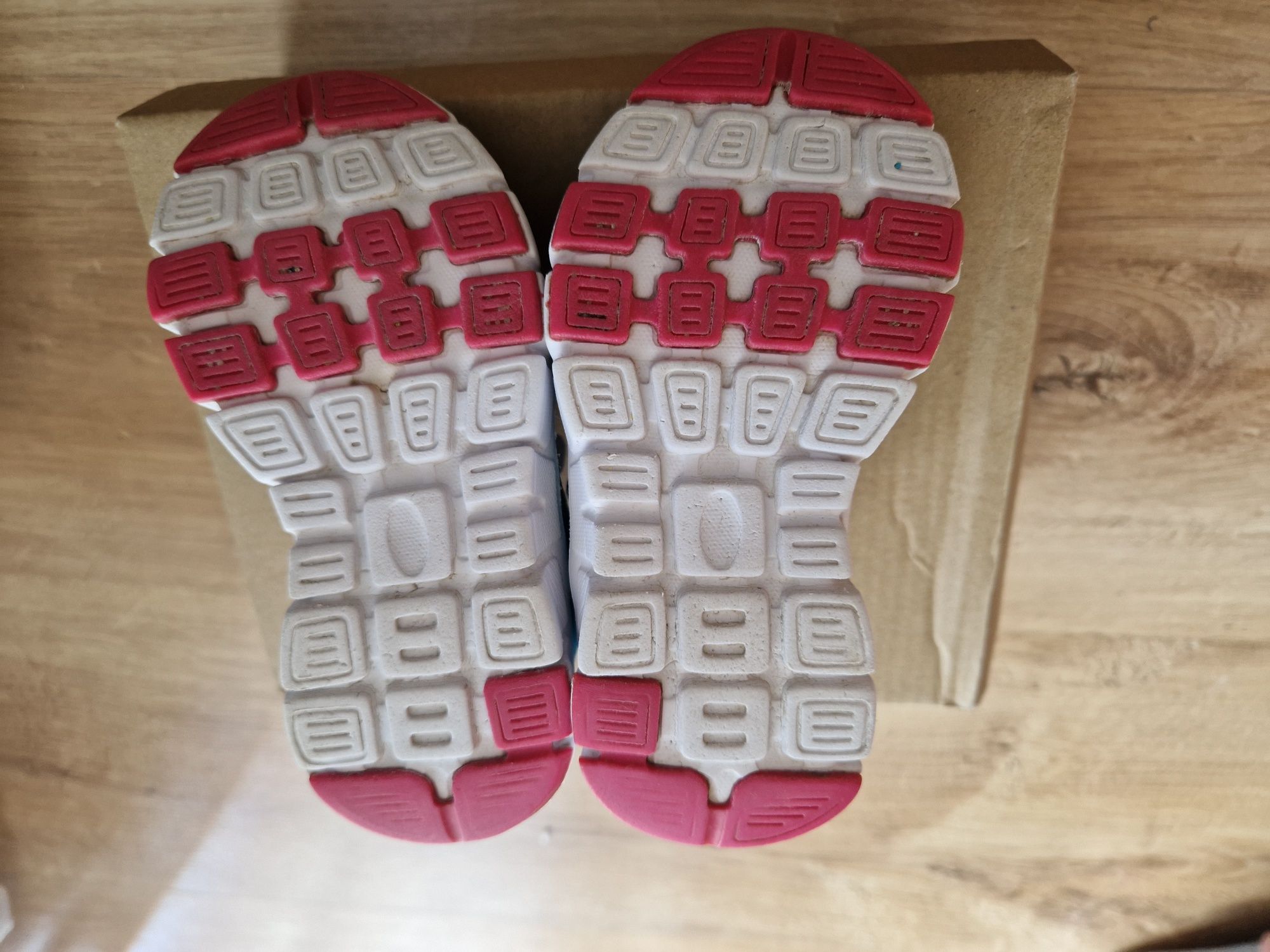 Dziecięce buty sportowe rozmiar 22