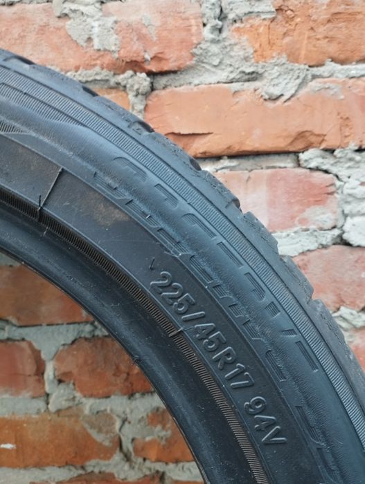 Зимові шини Toyo 225/45 R17