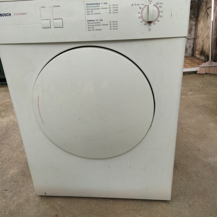 Máquina de secar roupa usada