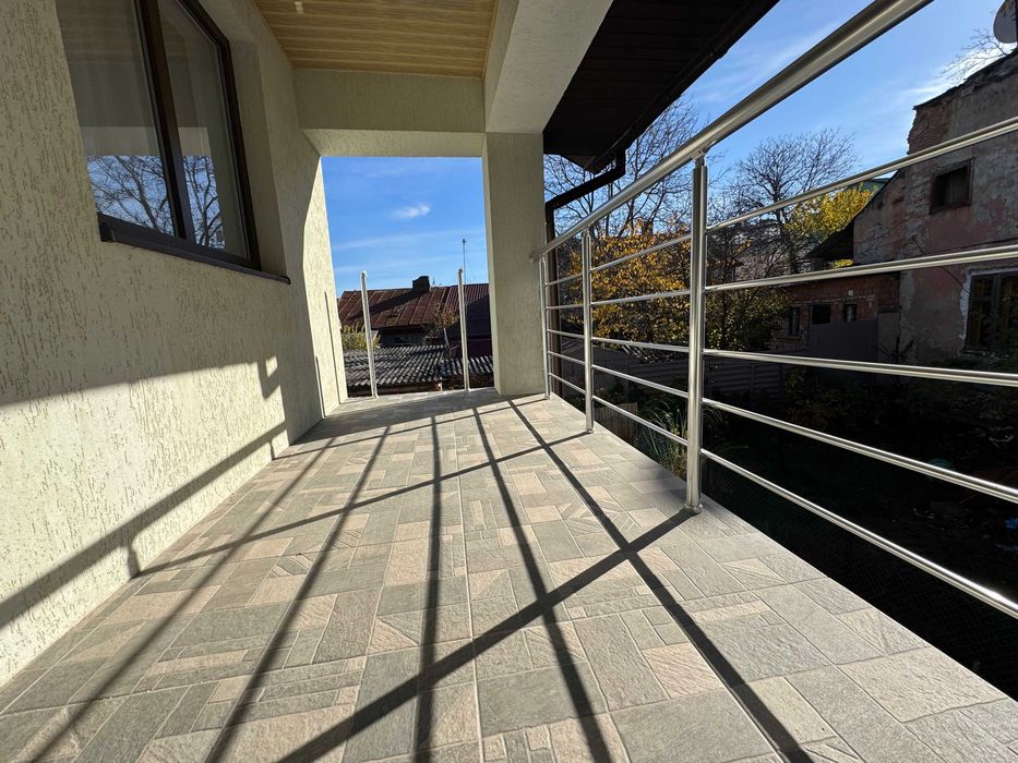 Продам частину будинка з власним двором біля Турецької площі