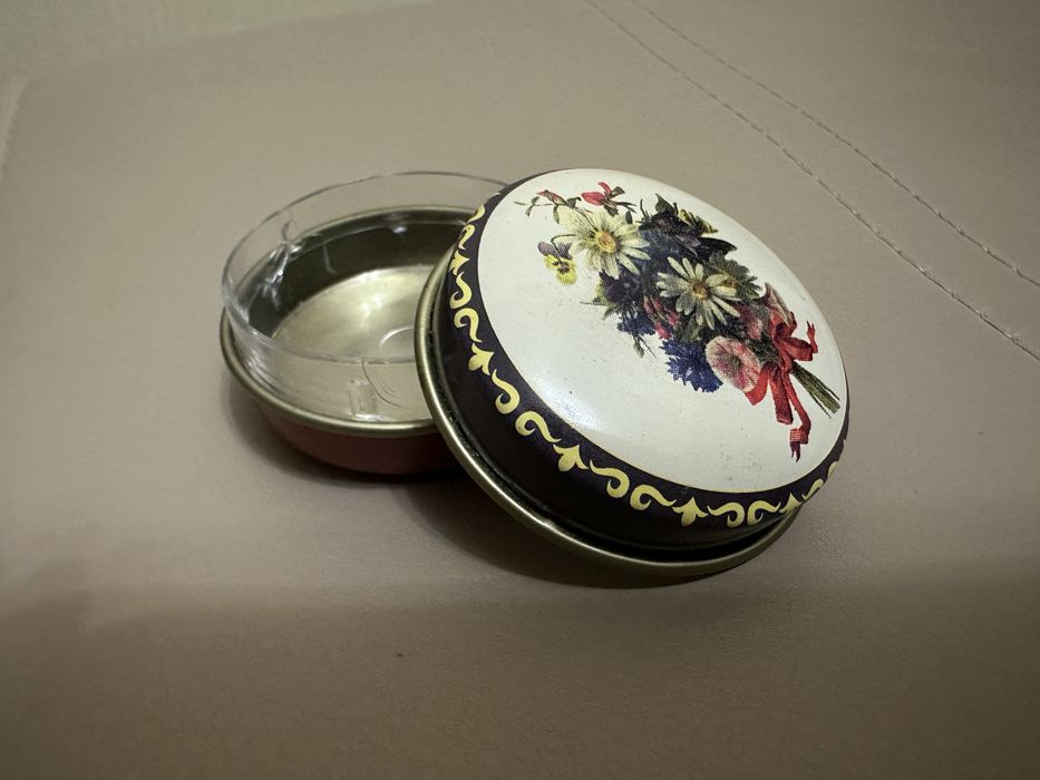 Вінтажна французьська колекційна  коробочка для пігулок чи прикрас