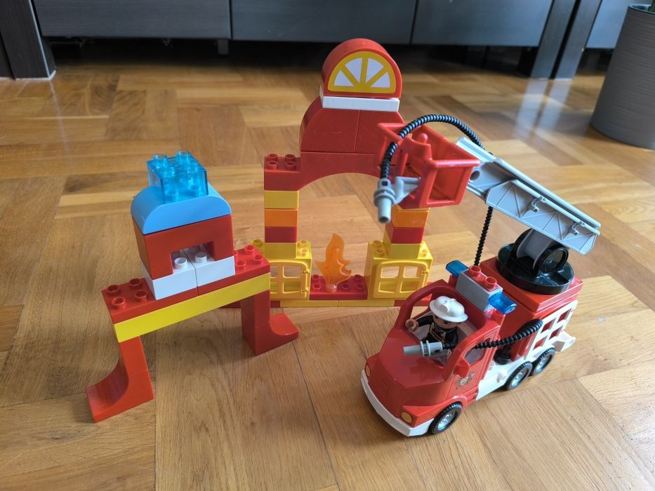 LEGO Duplo kilka kompletów zestawów i klocki luzem