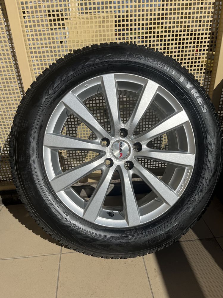Felgi r18  z oponami zimowymi Nokian do Suv-a