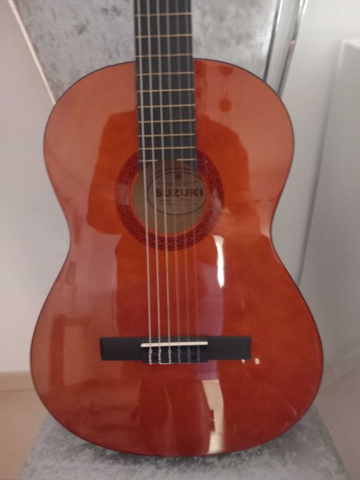 Guitarra clássica Suzuki como nova