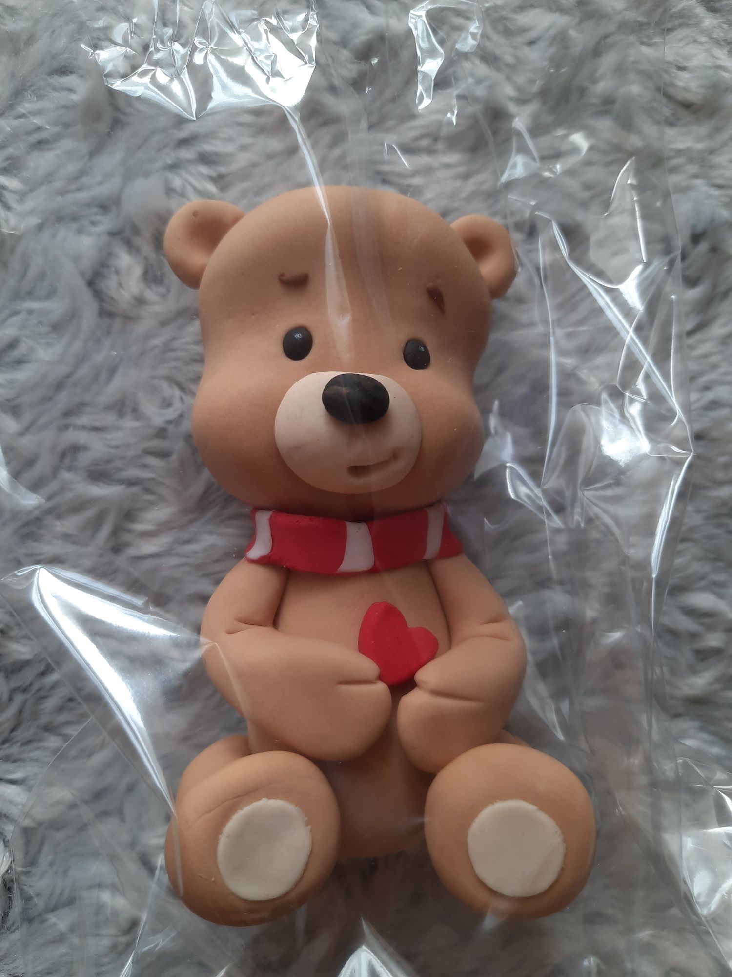 Figurka na tort, miś z masy cukrowej
