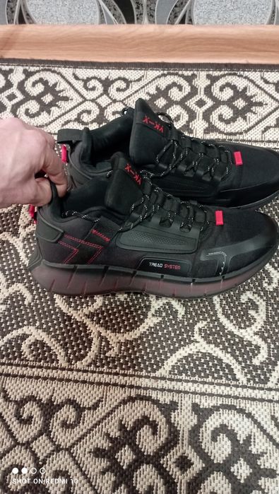 Термо кросівки чоловічі 43 р.