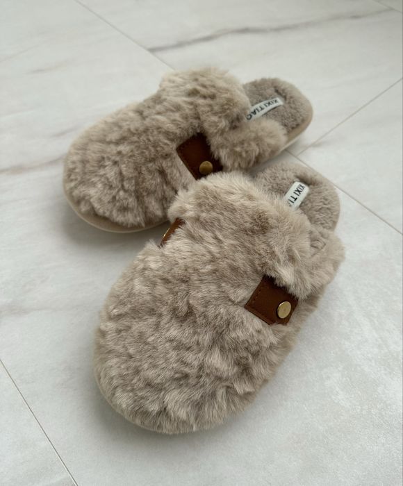 Теплі кімнатні капці, бежевого кольору. Розмір 36