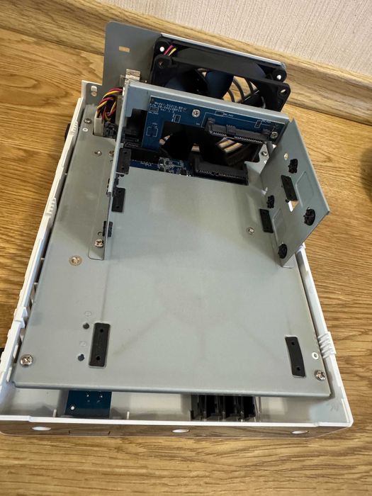 Дискова станція NAS Synology 218j