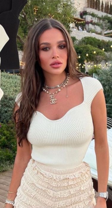 Топ щільний, тримає форму