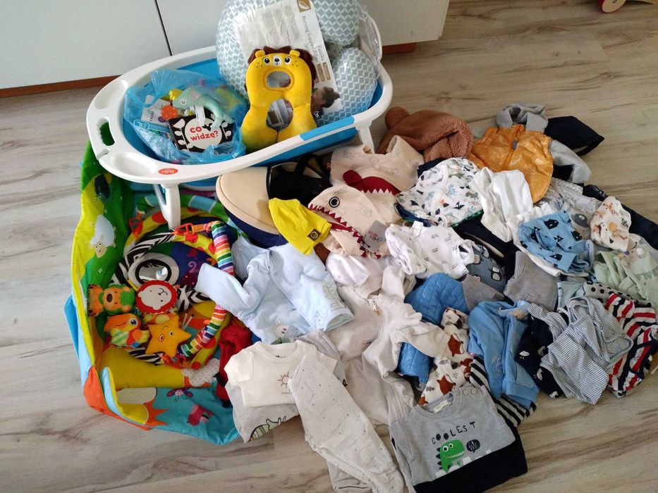 Wyprawka wanienka ubranka mata nosidło zabawki