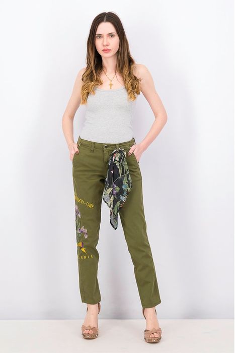 Guess spodnie materialowe chinos chinosy z haftem haftowane khaki s 36