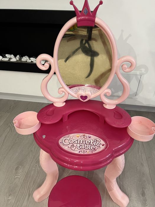 Косметичний дитячий столик