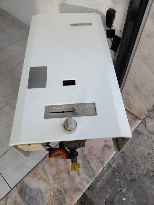 Esquentador Junkers a gás natural 11 litros.