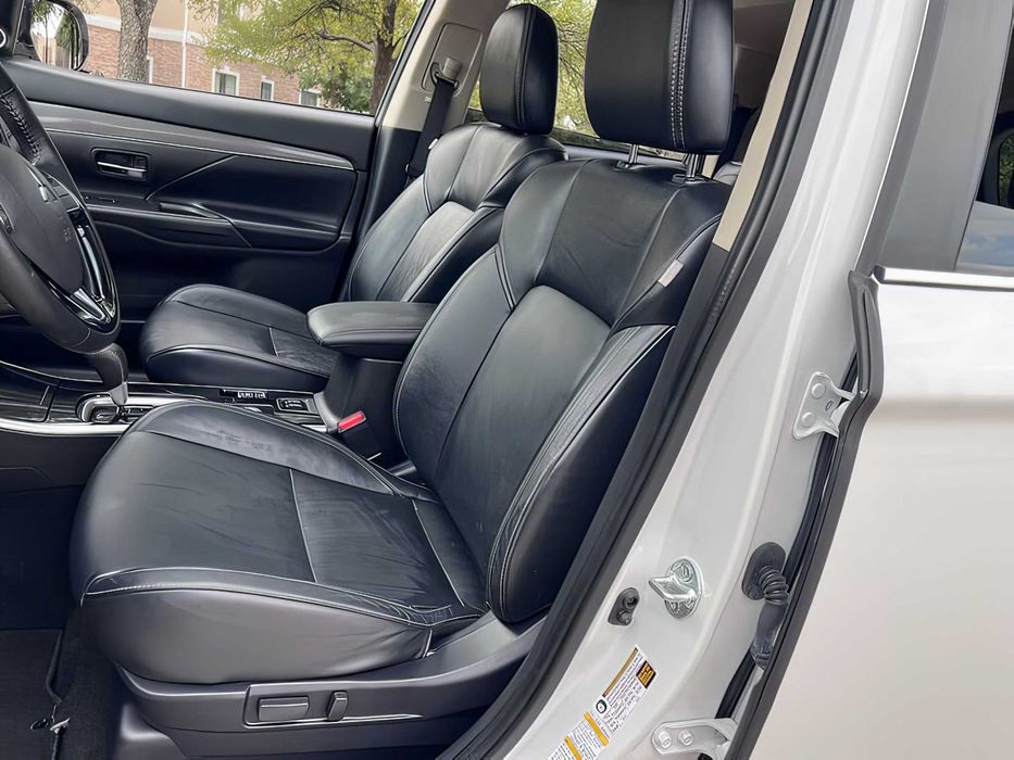 Mitsubishi Outlander      2019