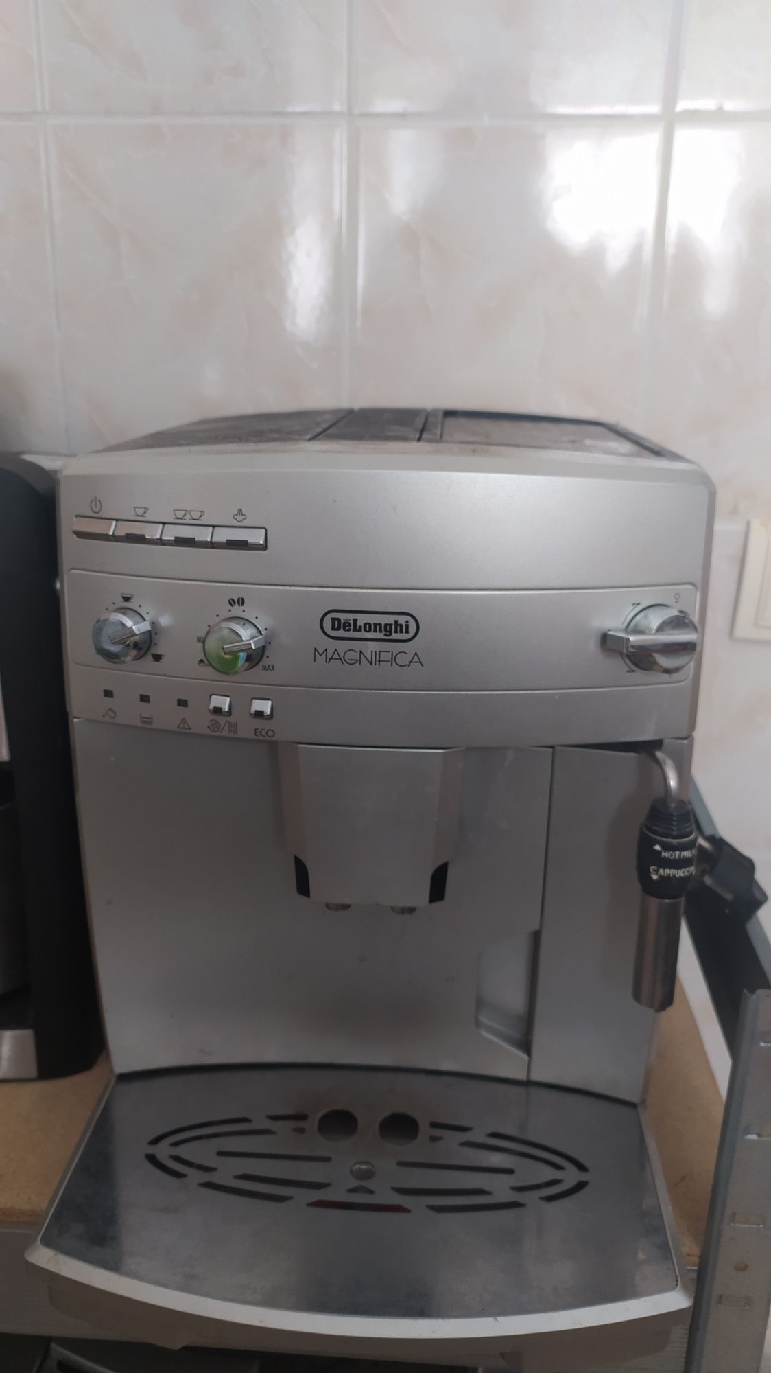 Продам кавомашину Delonghi