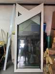2 portadas fixas, em triângulo, vidro duplo término em PVC