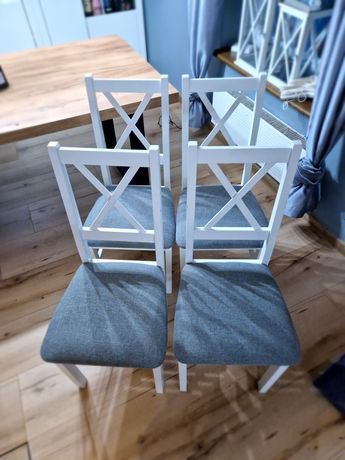 Krzesła. Komplet 4 krzeseł. Krzesła drewniane białe.