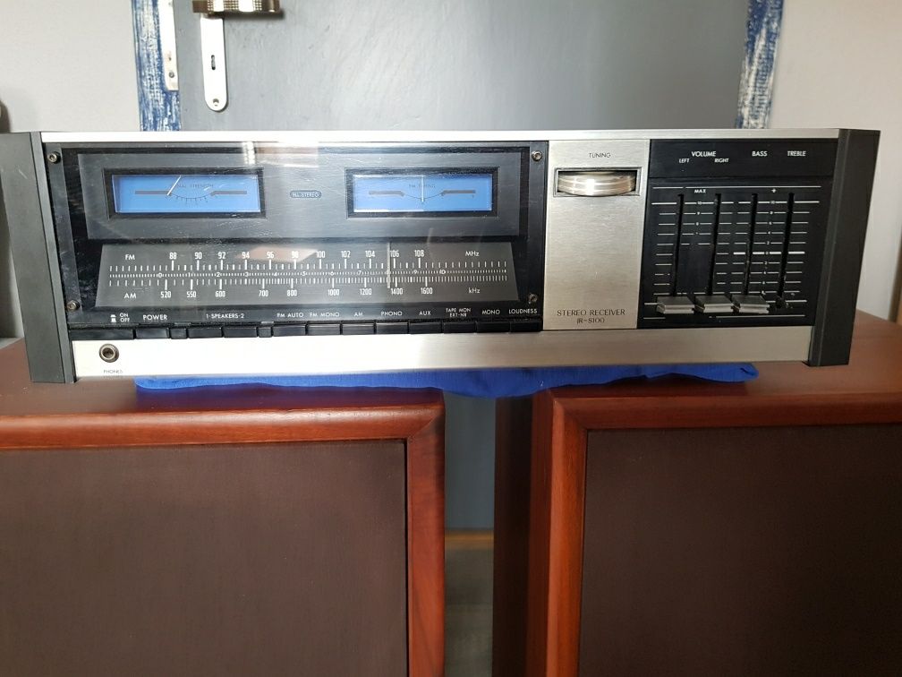 Amplituner JVC JR-S100

Sprawny . Brak nakładki na suwak od treble . S