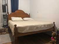Cama de casal em madeira maciça 140x190cm