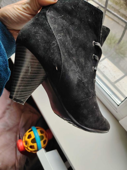 Жіночі ботінки замшеві