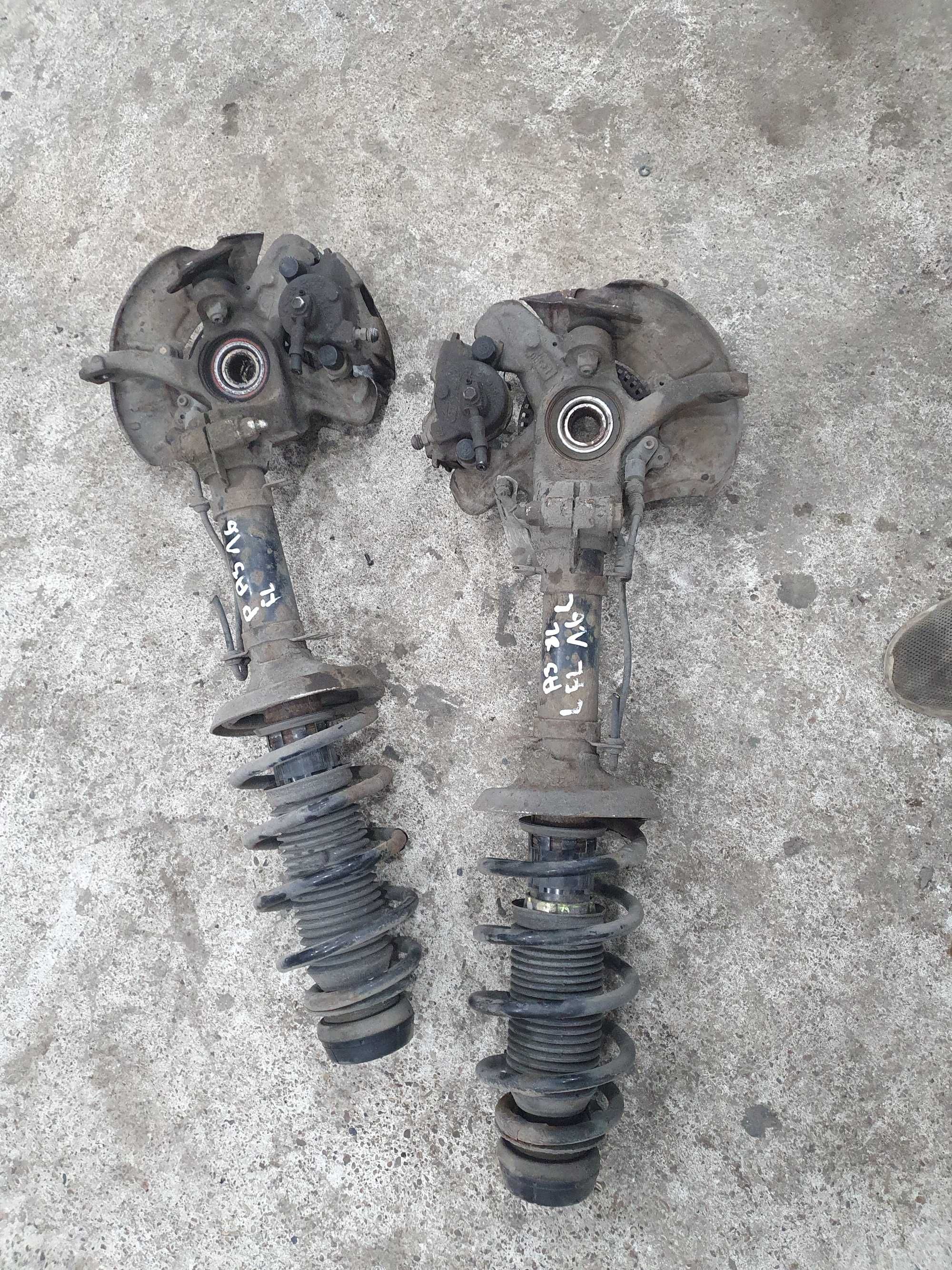 Amortyzator sprezyna piasta zawrotnica zacisk Audi a3 8l 1.6 benzyna