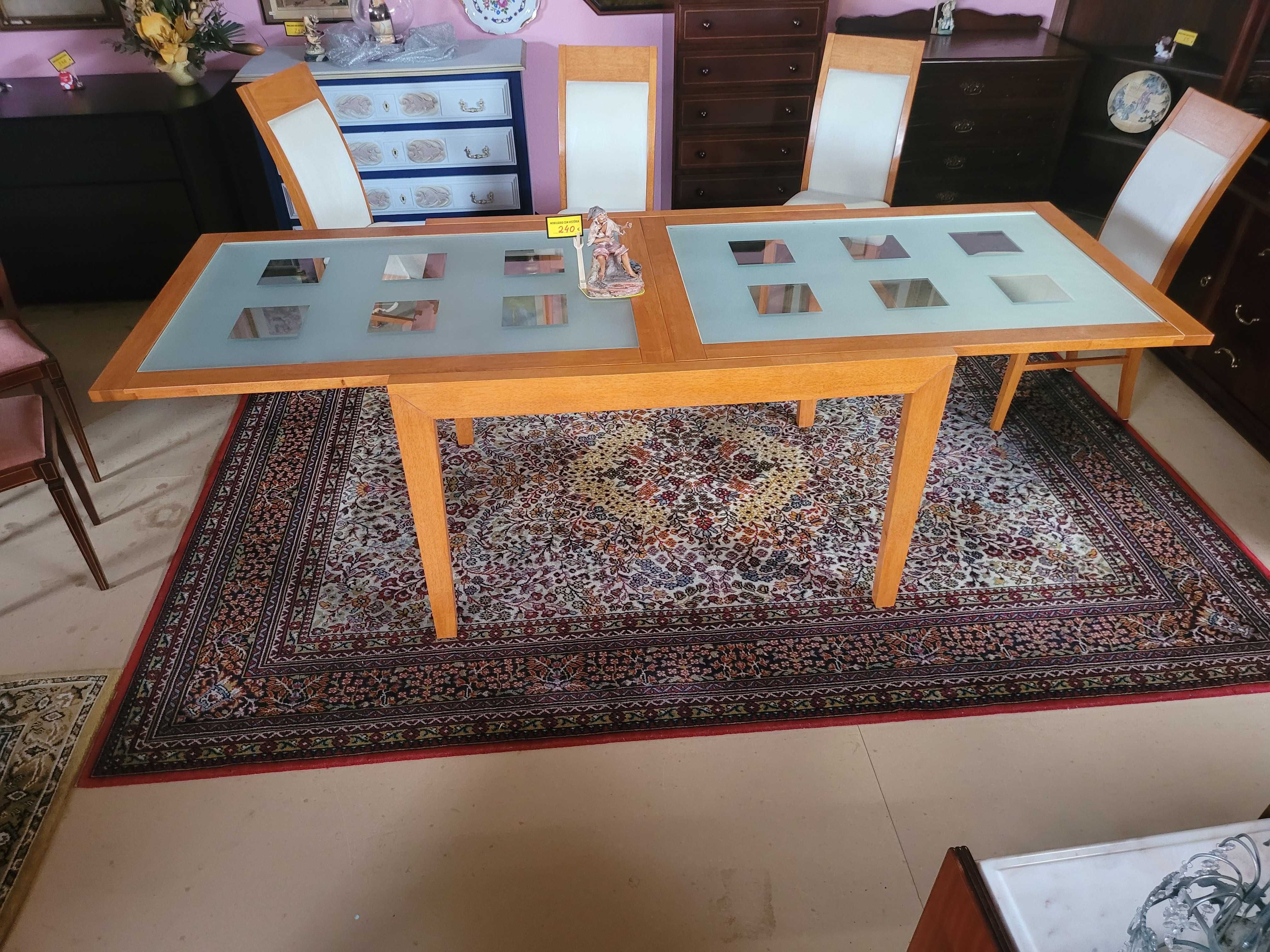 Mesa em madeira e vidro - Extensível - óptimo esta