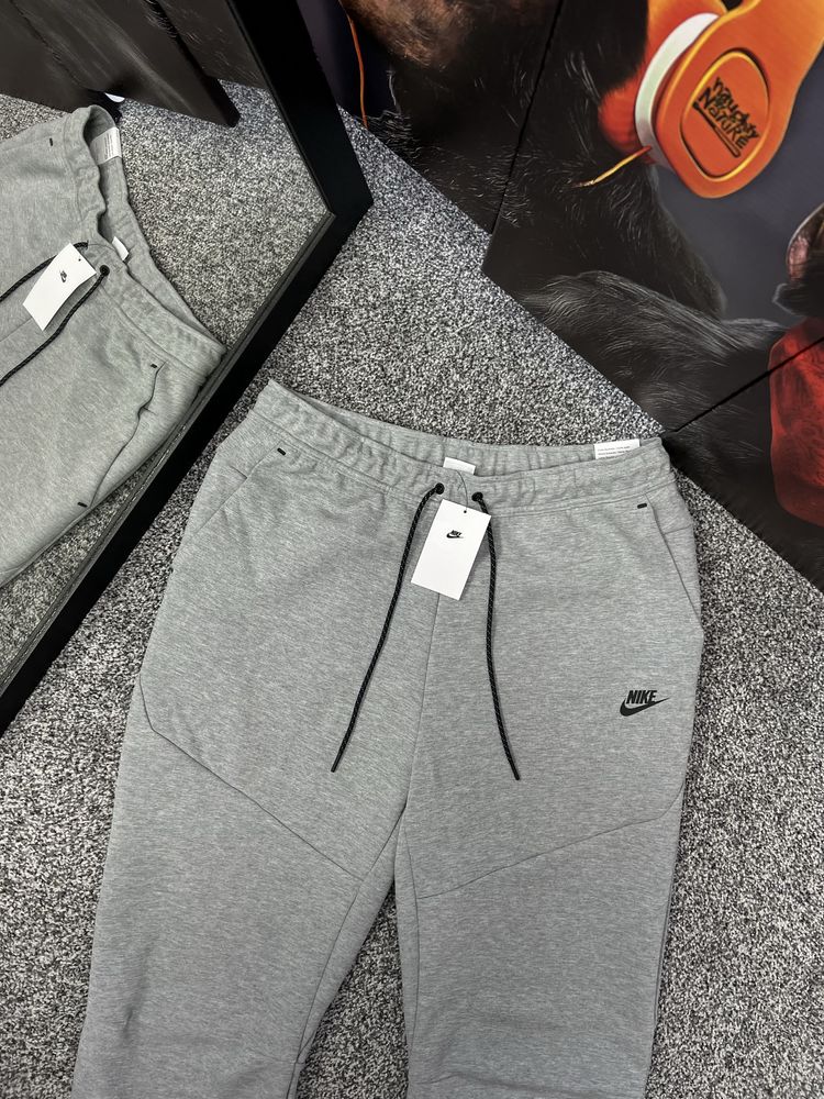 Чоловічі спортивні штани nike tech fleece