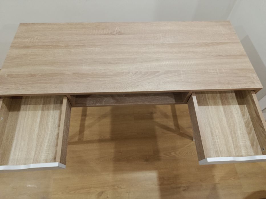 Secretaria como nova