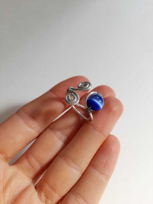 Anel pedra azul escura ajustável