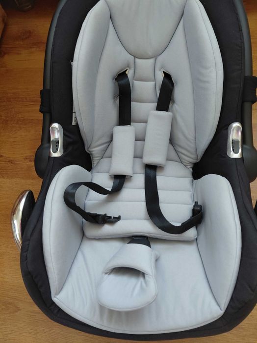 Fotelik samochodowy/nosidelko dla dziecka