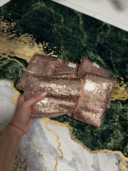 Nowy cekinowy bieżnik na stół w kolorze rose gold w rozm. 30x300 cm