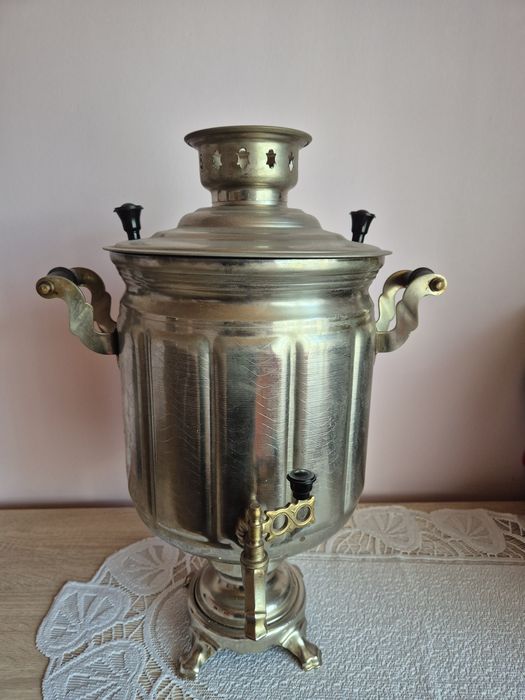 Stylowy samowar elektryczny vintage – sprawny, oryginalny, retro klima