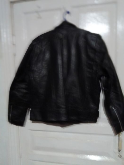 Косухи кожані на синтопоні.майже нові.