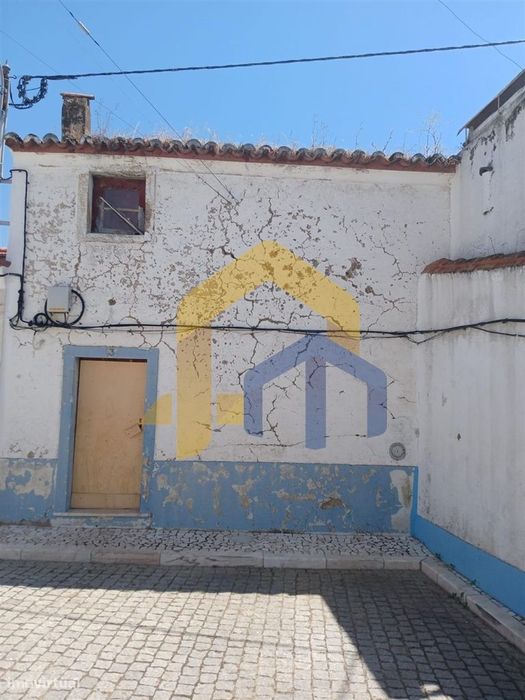 Casa de aldeia com espaço exterior em Bencatel