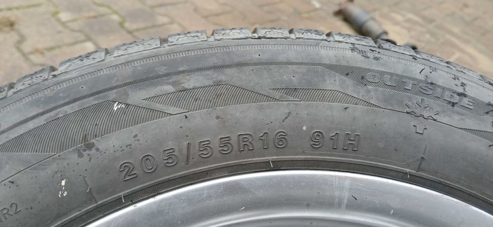 BMW alufelg 16 z oponami zimowymi JAK NOWE !