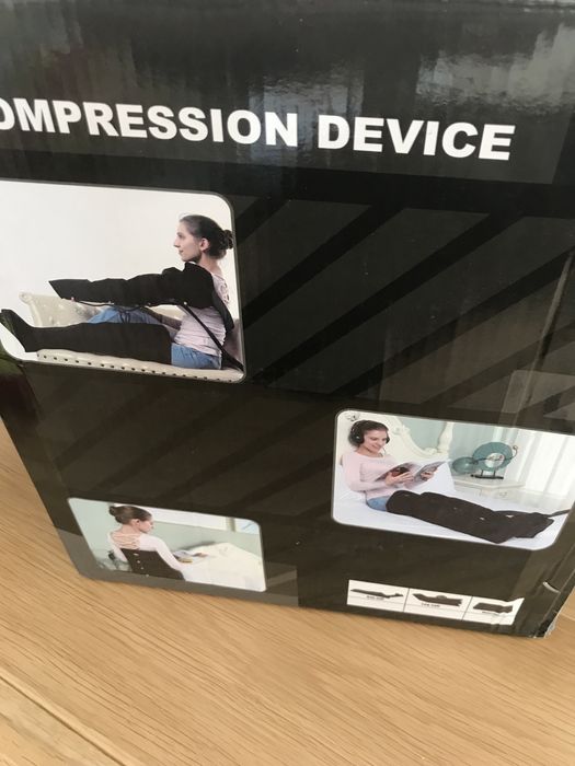 Máquina de pressoterapia nova na caixa.