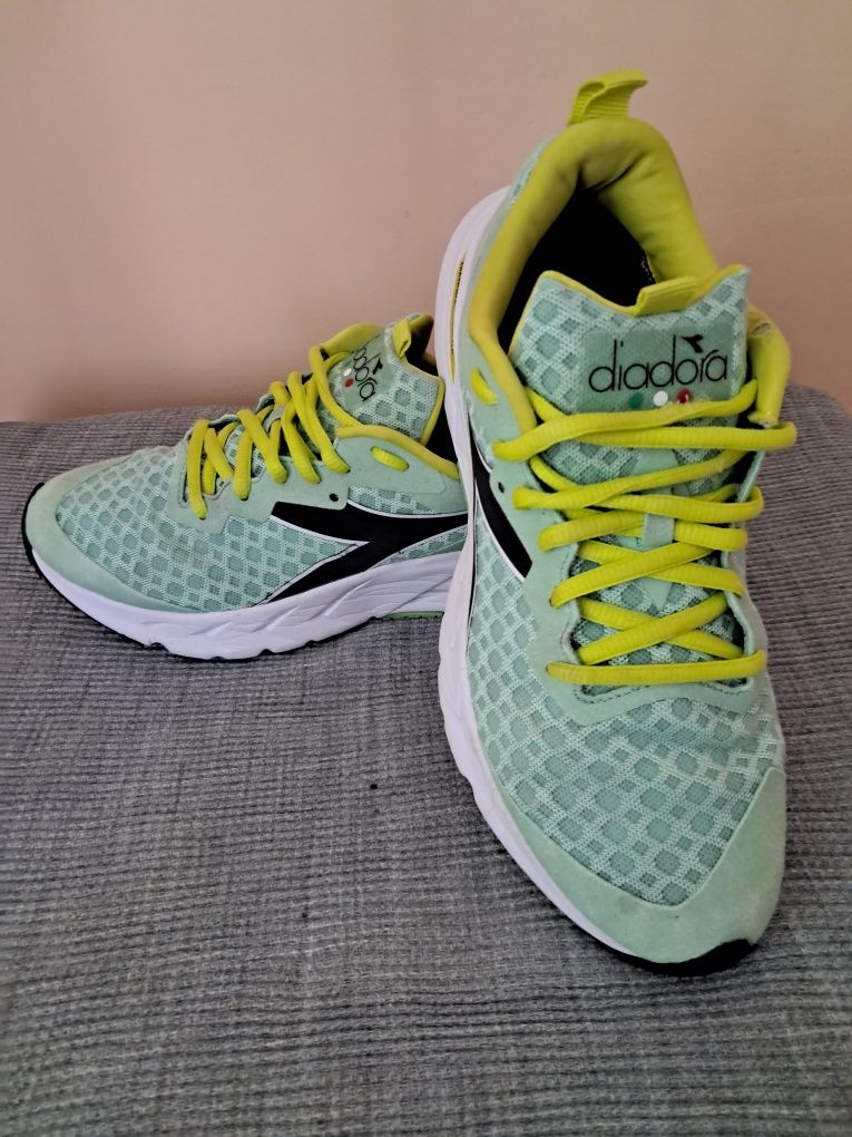 Жіночі кросівки diadora р39