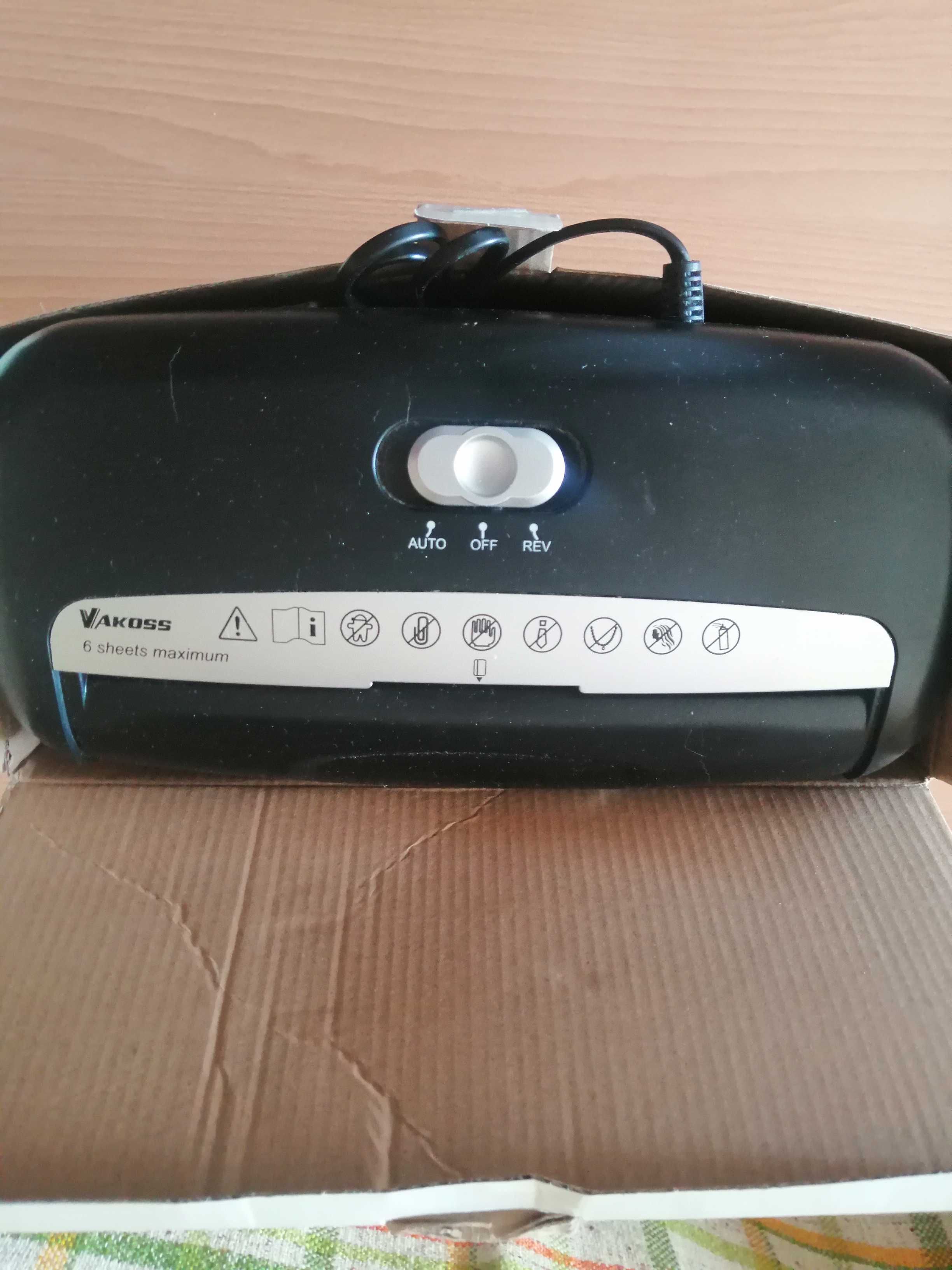 Niszczarka do dokumentów  Vakoss  AP-4022K + gratis