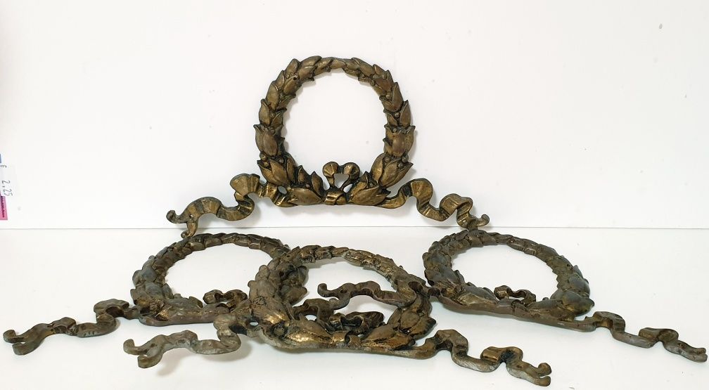 Antigas peças de ferragens de mobília do Sec. XIX em bronze dourado