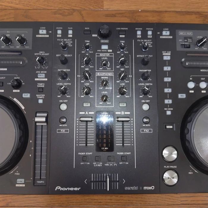 Pioneer DDJ S1 DJ-контроллер,практично новий, весь комплект