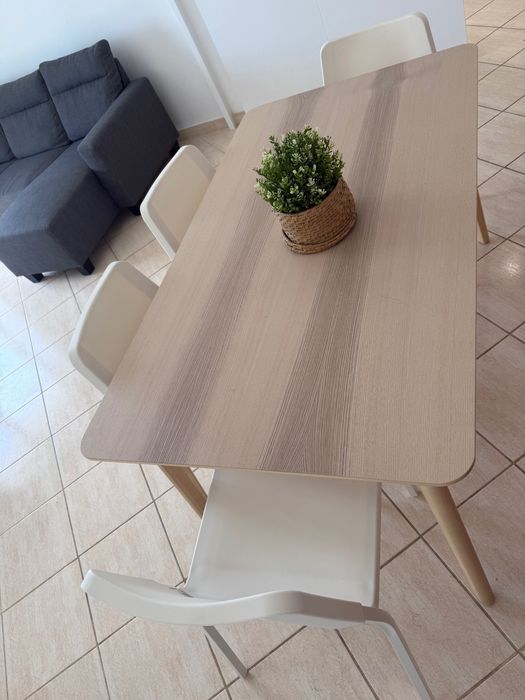 Mesa e 4 cadeiras Ikea