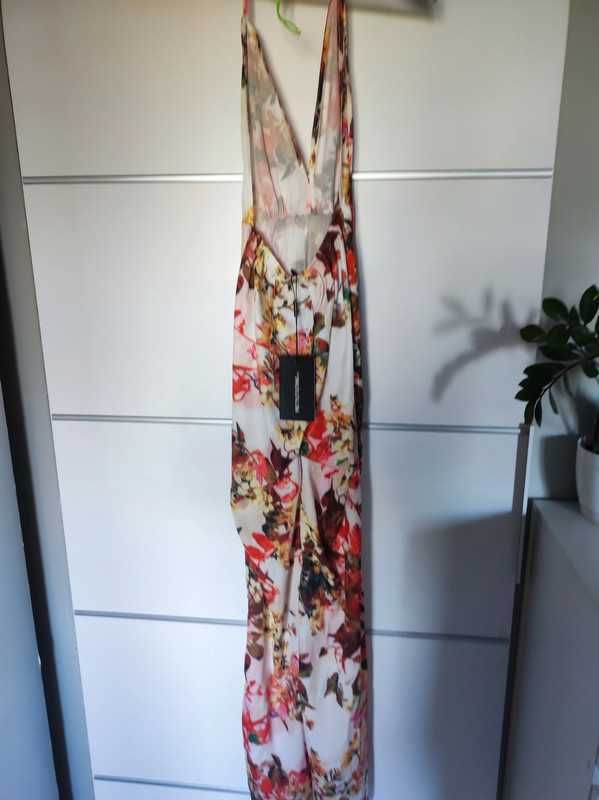 PrettyLittleThing r 32 kombinezon w kwiaty Nowy mały rozmiar