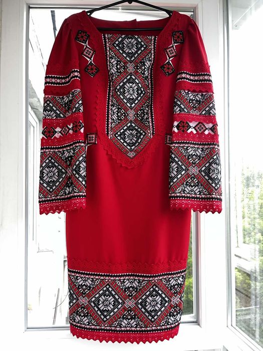 Плаття вишите бісером