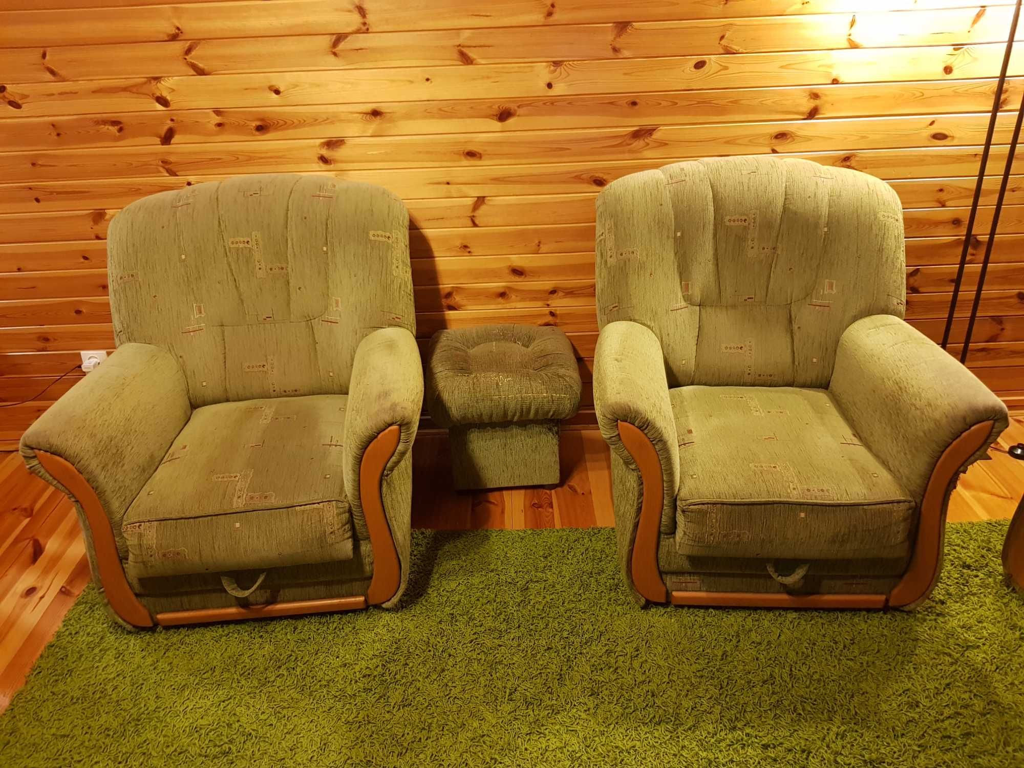 Zestaw mebli  sofa rozkładana + dwa fotele + dwie pufy