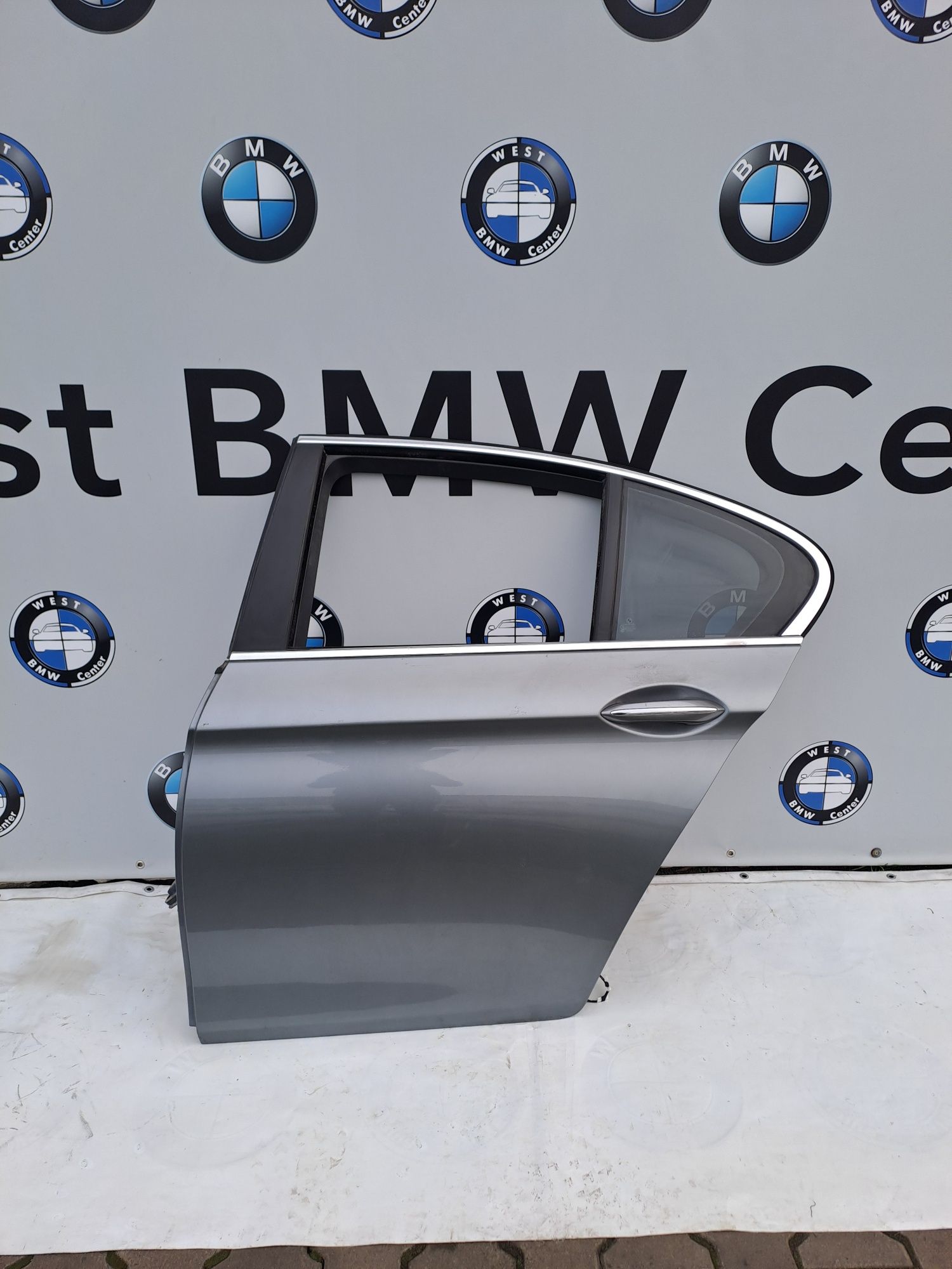 Дверка задня ліва колір а52 bmw f10