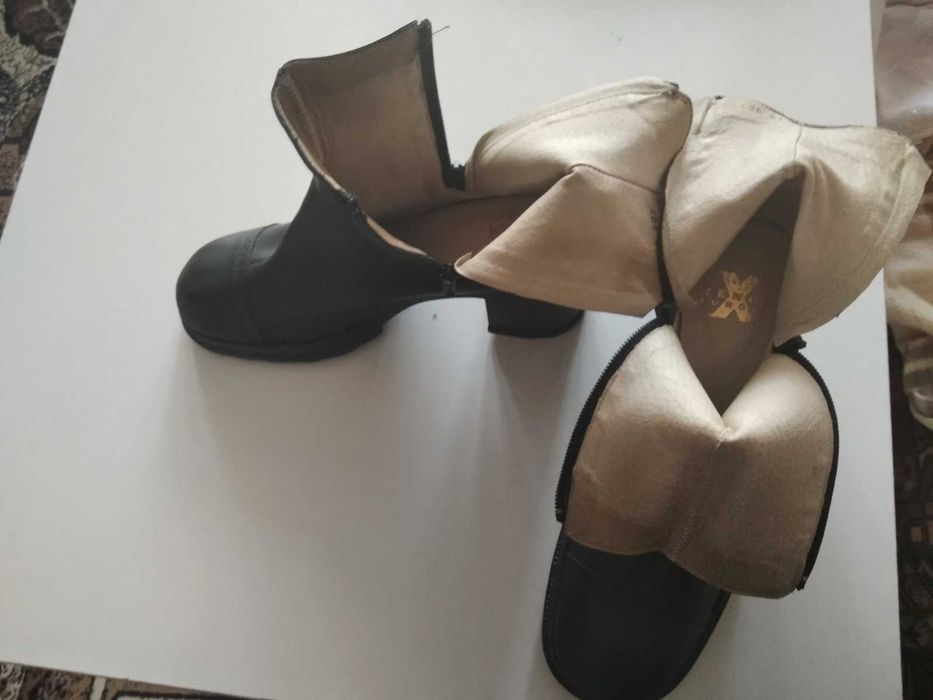 Полусапоги чорного кольору, XENOS EUROPE