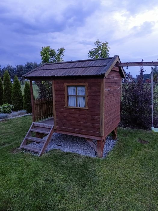 Domek drewniany dla dzieci huśtawka w zestawie