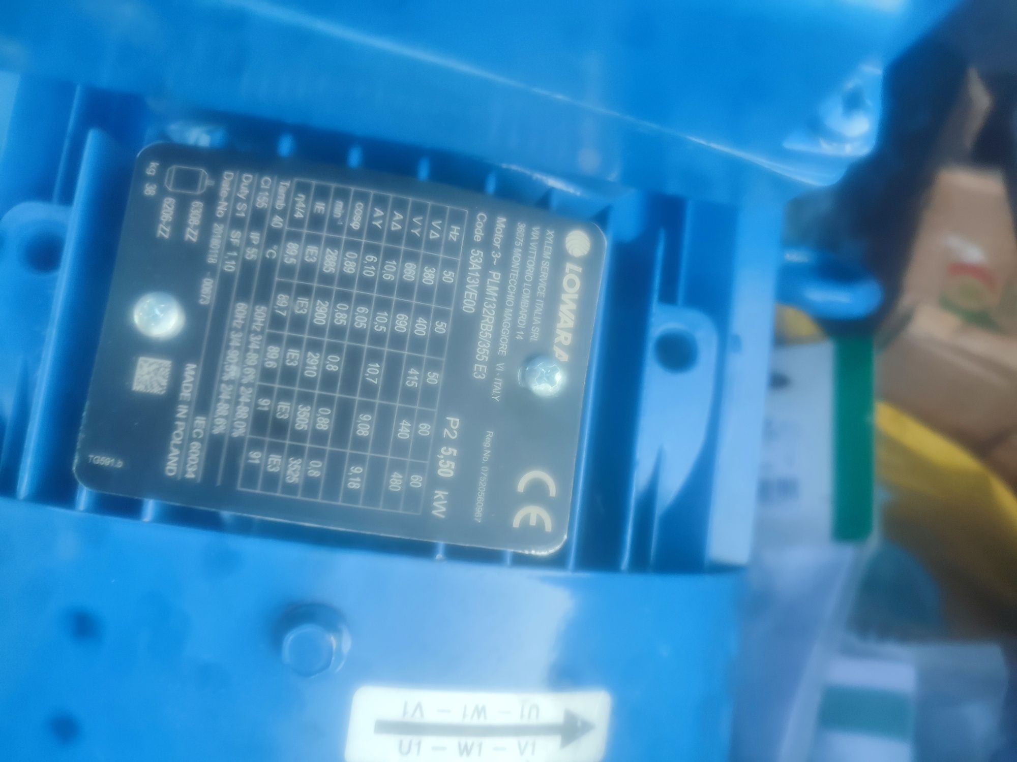 Vendo um motor eléctrico trifásico novo