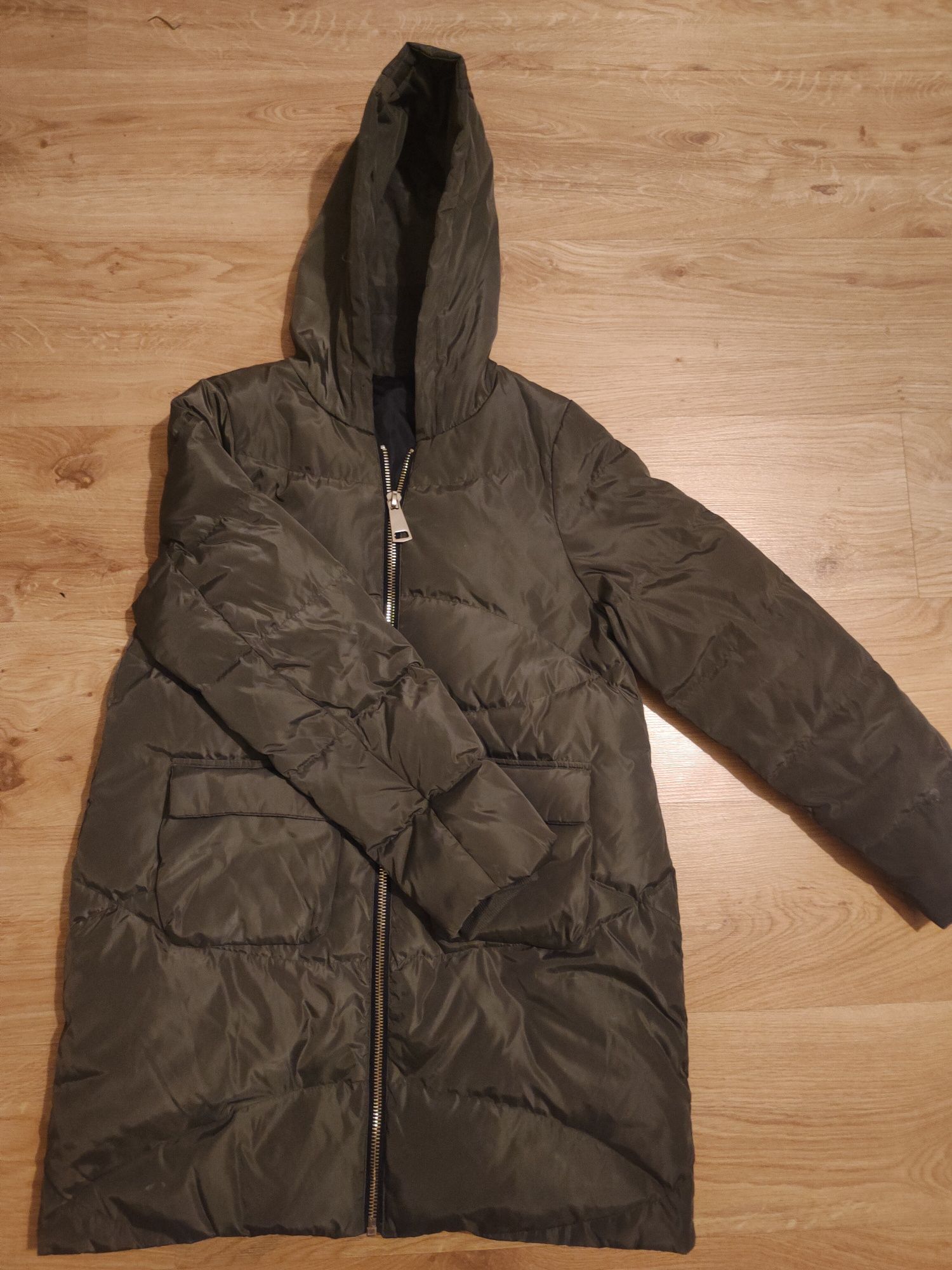 Zimowa kurtka w kolorze khaki