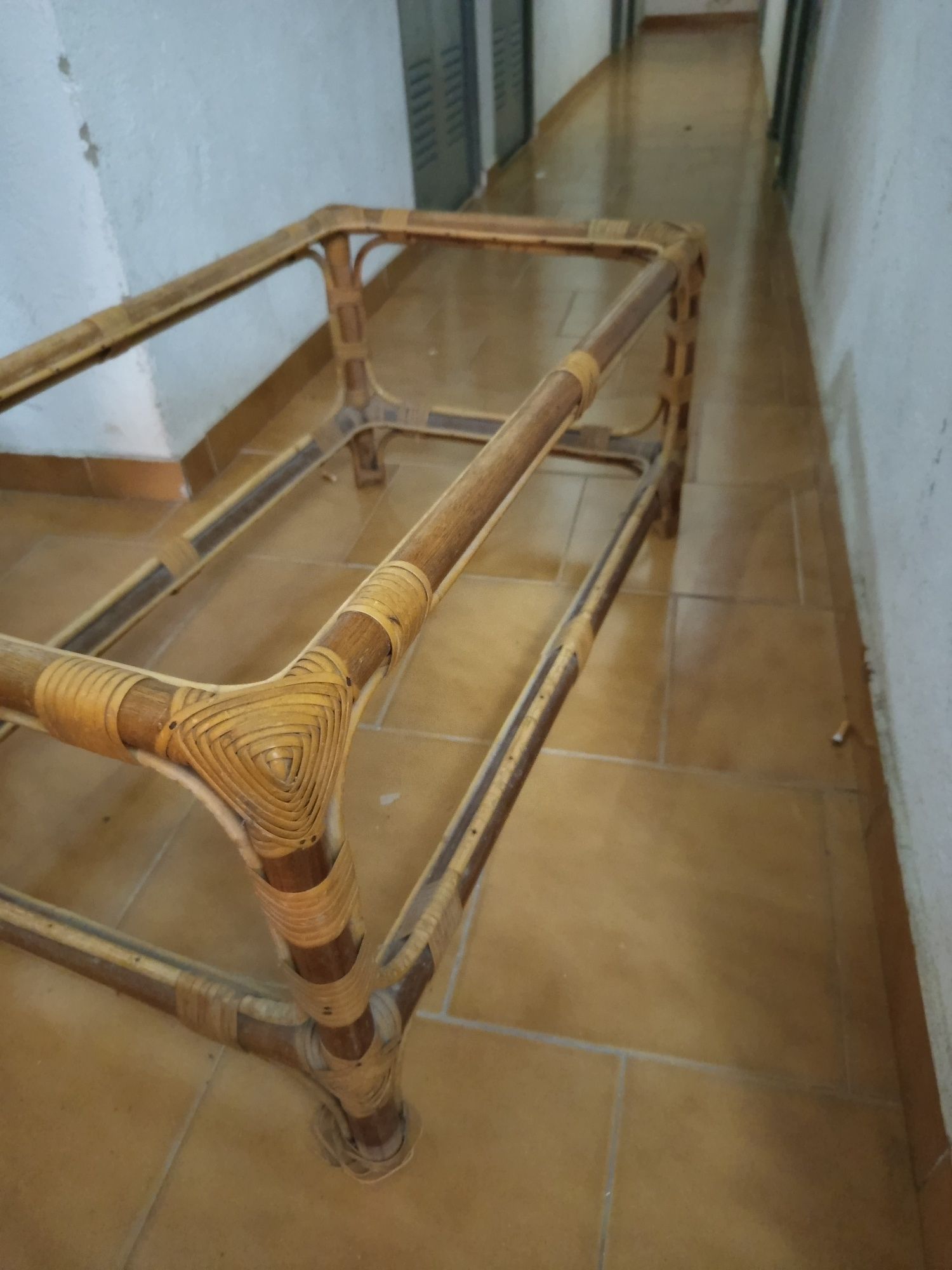 Mesa em Bambu sem vidro